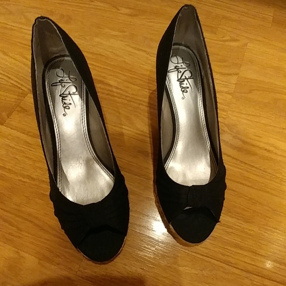 Peep toe wedges